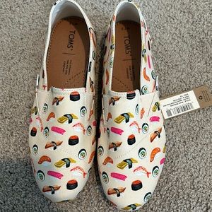 TOMS redondo slip on shoes.